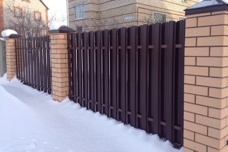 Забор из евроштакетника в шахматном порядке 30 метров фото в Красногорске