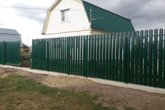 Забор из евроштакетника на ленточном фундаменте 70 метров фото в Красногорске