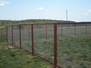 Забор из сетки рабицы в натяг секционный 12 метров фото в Красногорске